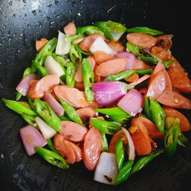 尖椒炒火腿肠,最简单的家常菜,5分钟就搞定