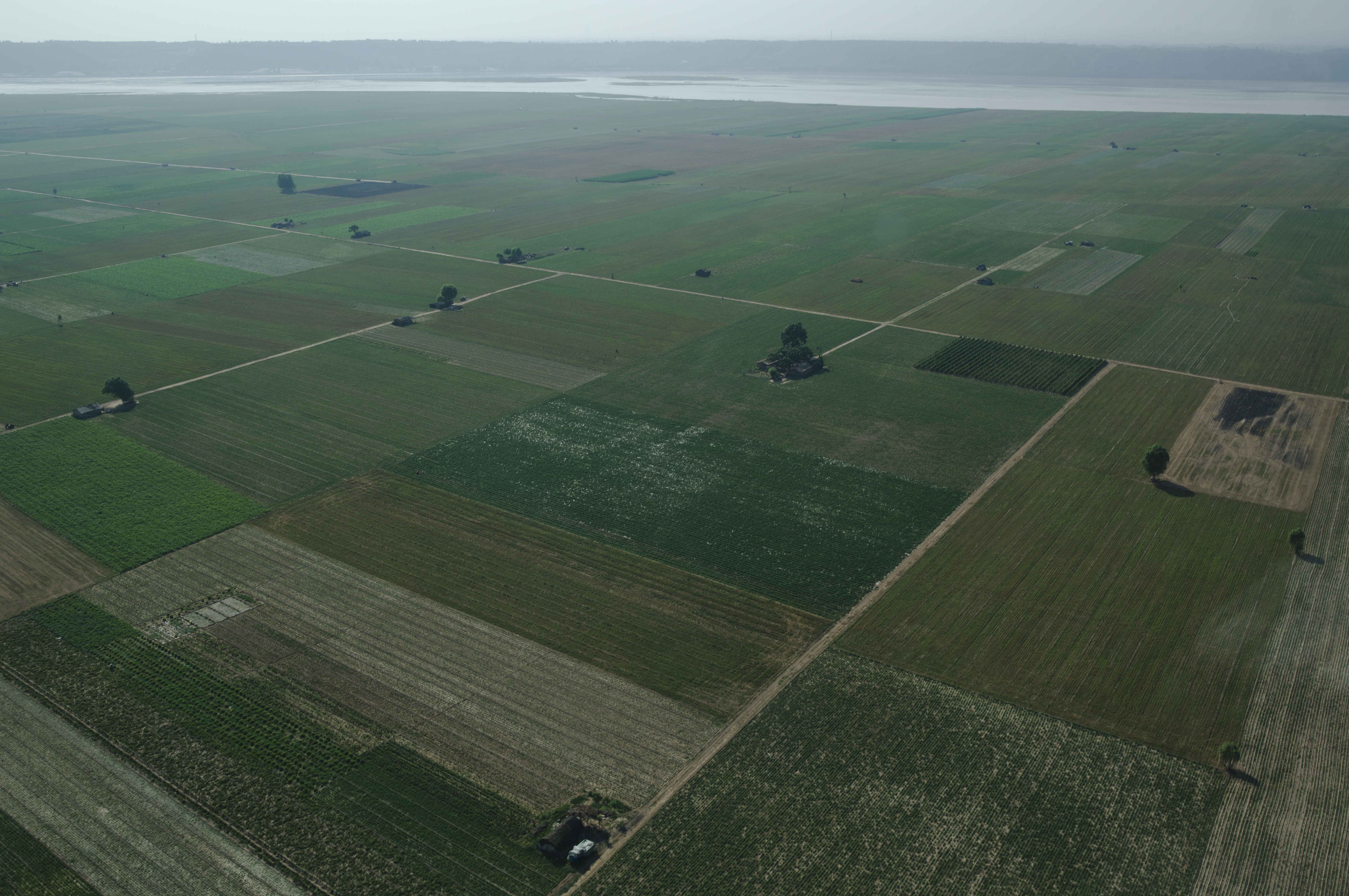 航拍美丽的河南平原田地