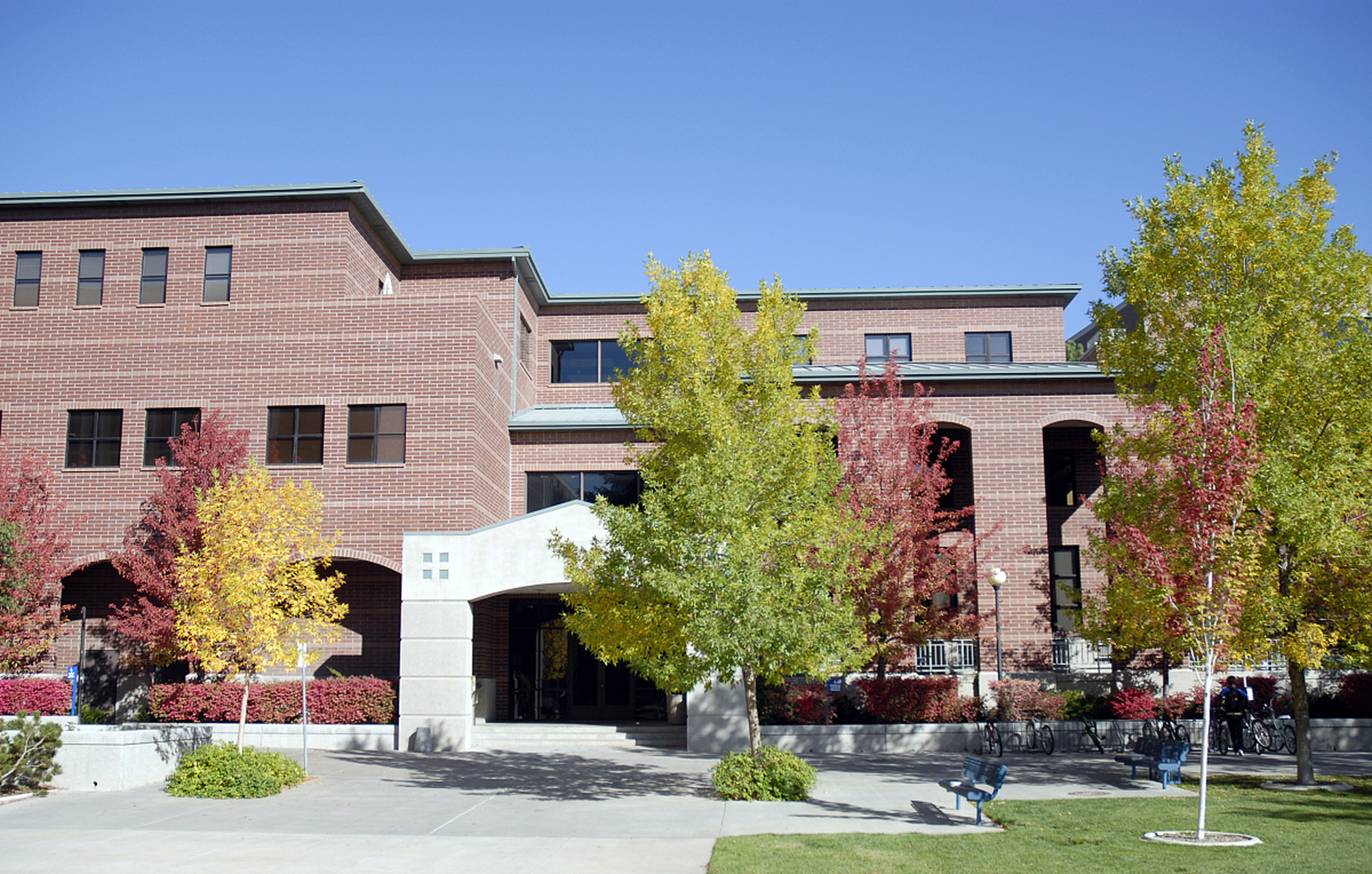 教育优质作者发文挑战赛#   社区大学与国内大专有何不同?