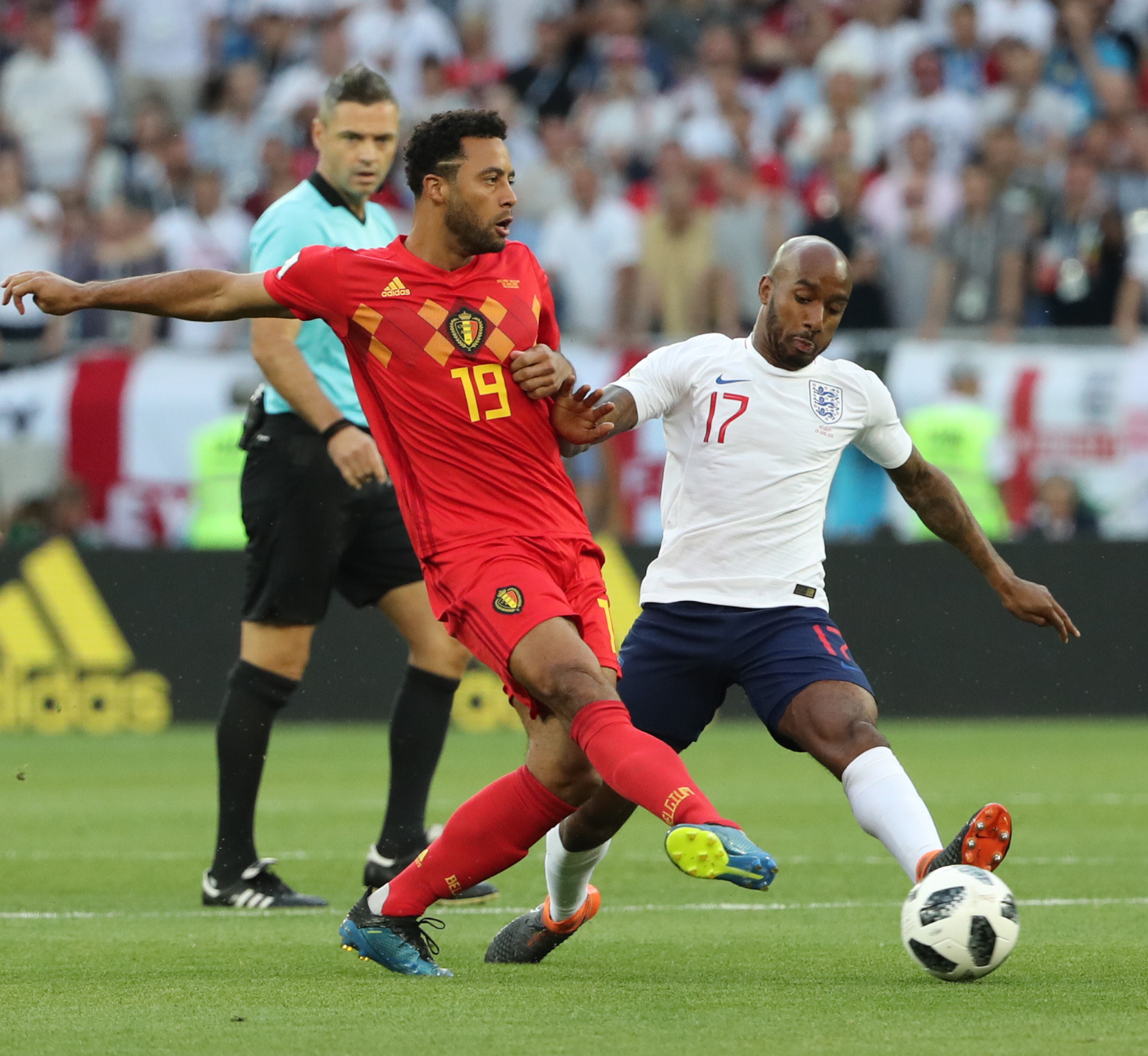 足球——g组:英格兰队对阵比利时队(1)