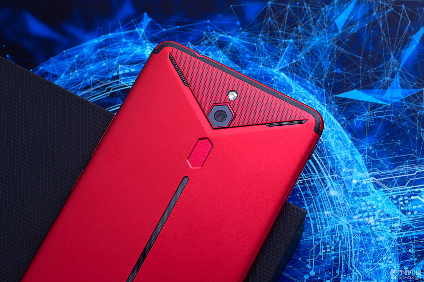 烈焰战神 红魔mars电竞手机烈焰红图赏