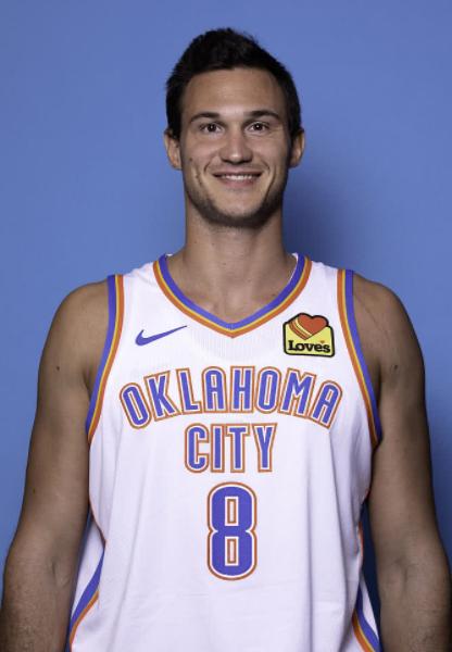 达尼罗-加里纳利是一位身高六尺十的攻击型前锋,根据espn的数据,上个