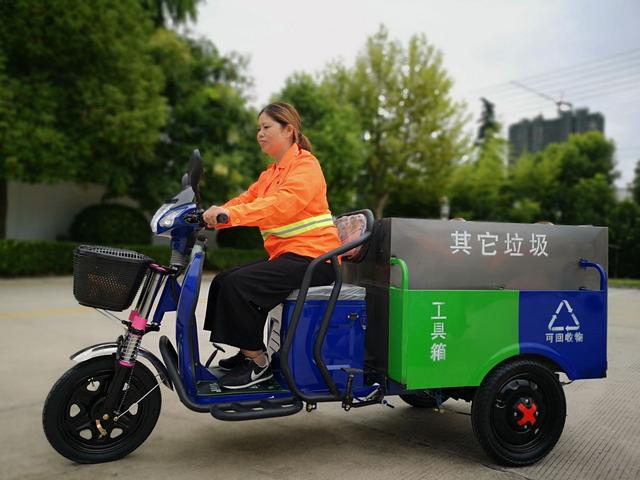 "神器"来了!垃圾分类电动三轮车投入使用