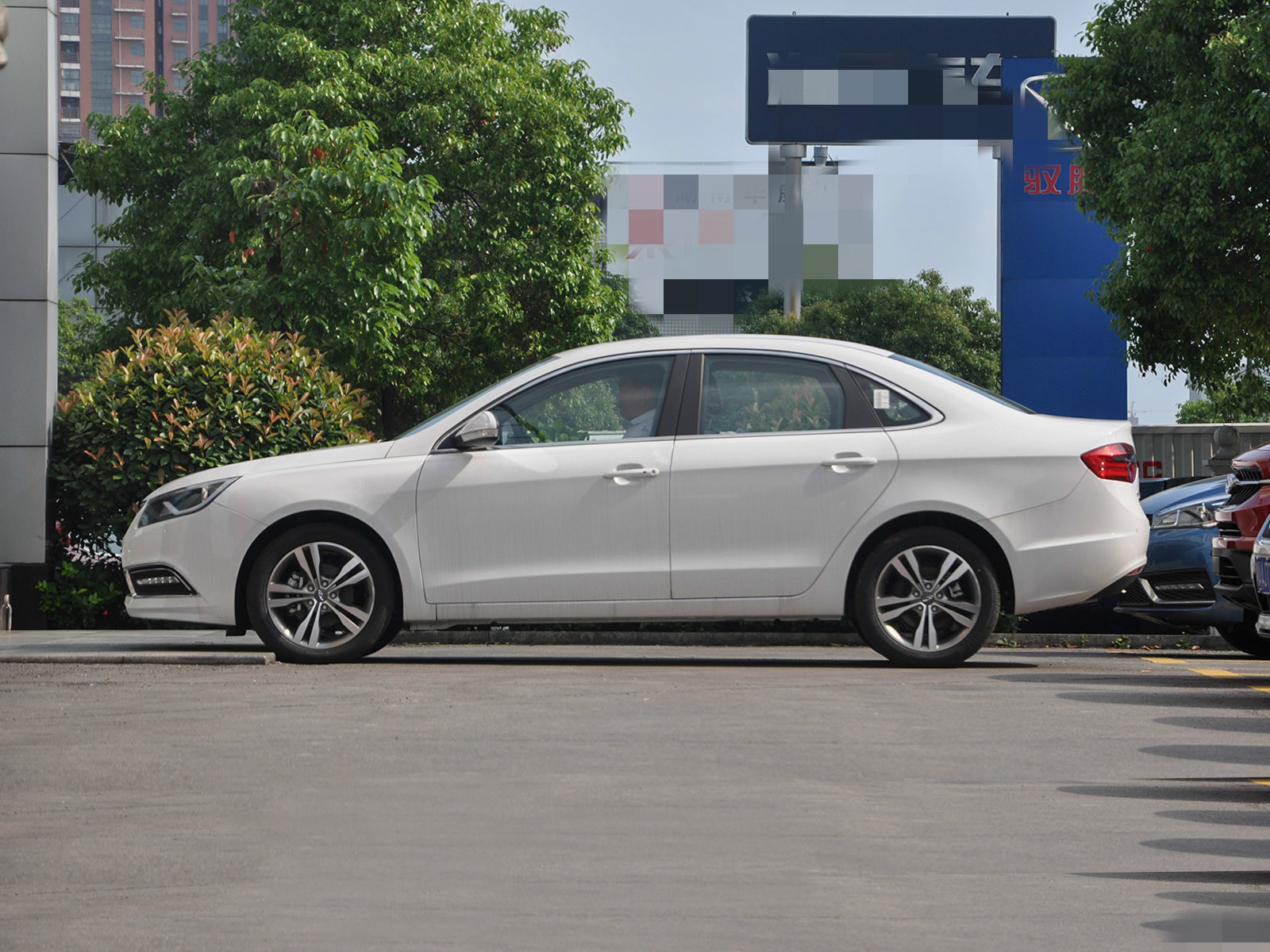 带你了解奇瑞艾瑞泽7的霸气外观