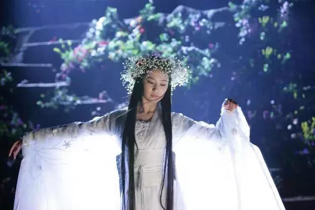 影视剧中穿银白色古装的10位女星:热巴成熟,赵丽颖杨幂太美了!