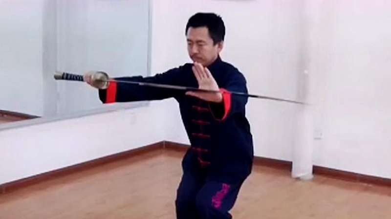 大哥习武多年，演示最拿手的八卦刀，高手看看他功夫如何！,体育,武术,好看视频