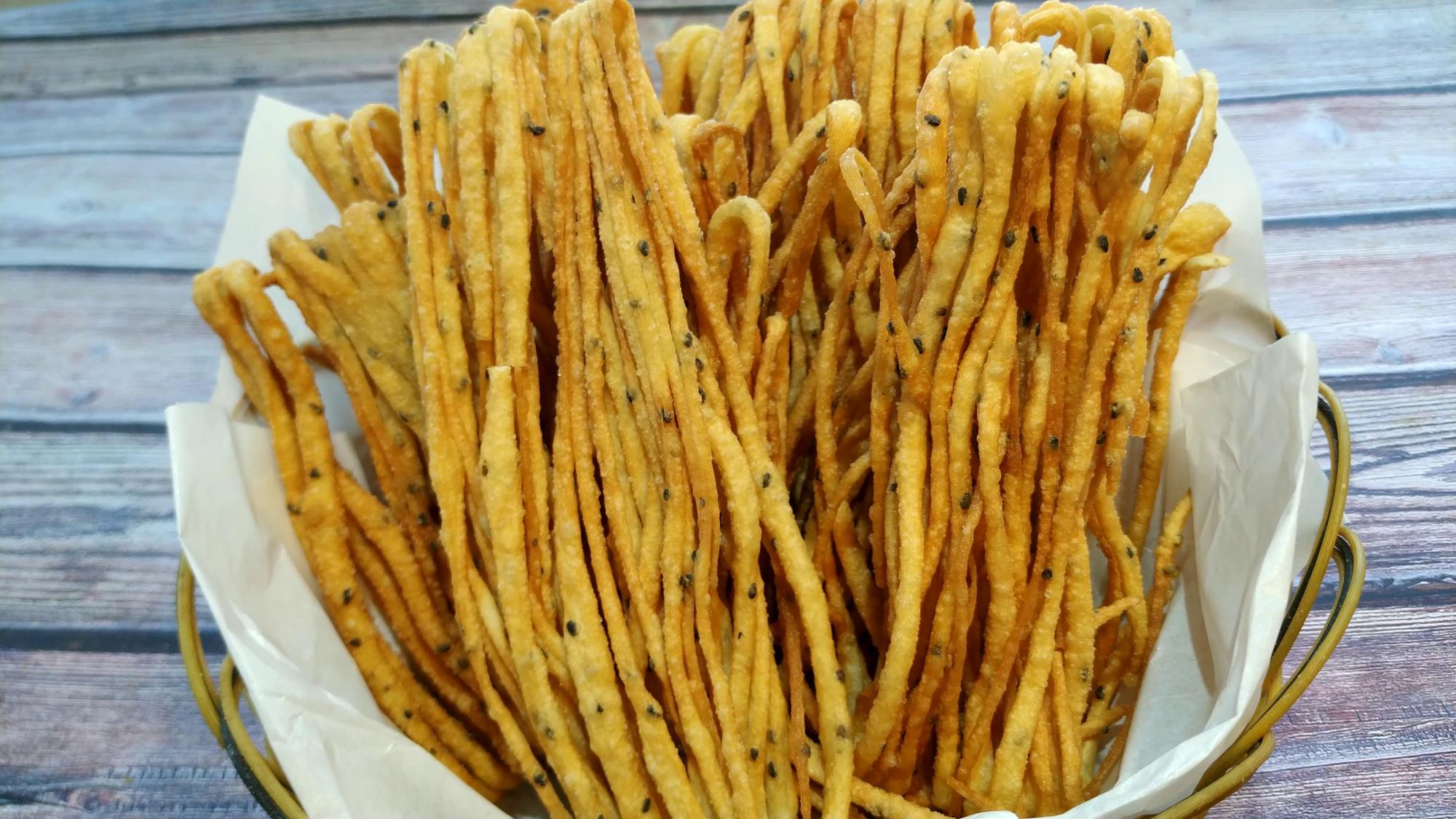 快过年了,教你在家做馓子,咸香酥脆,还是小时候的味道,真好吃