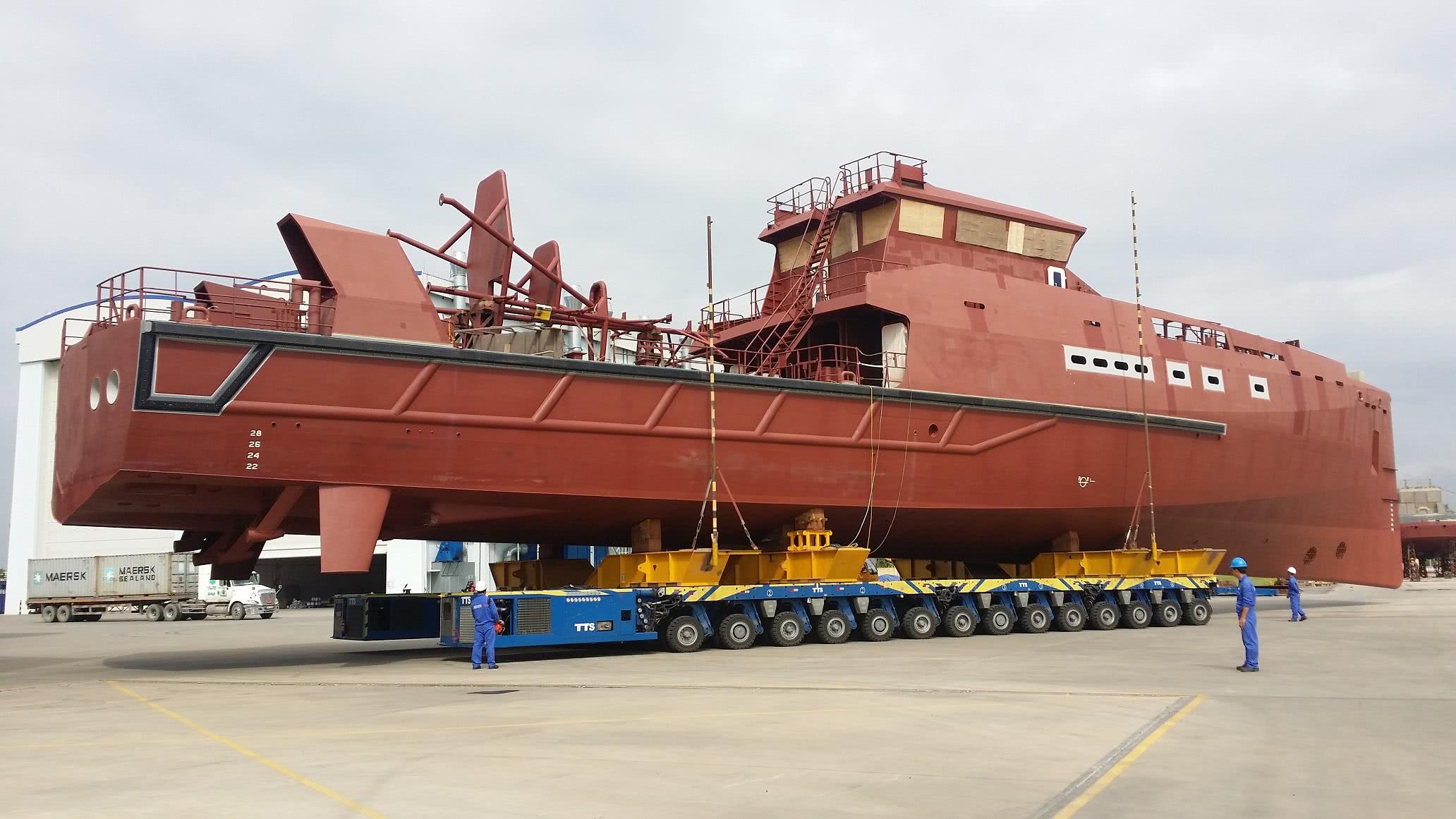 我国能在陆地上行走的航母曝光,迅速蹿红网络,令美国羡慕不已