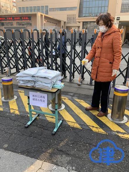 平山道小学的孩子们提前领到了新课本