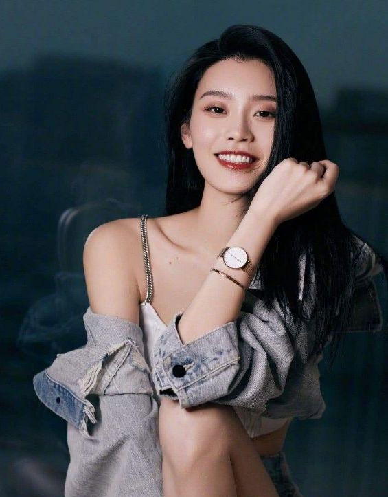奚梦瑶没刘海的样子看腻了,有了刘海之后,美出新高度