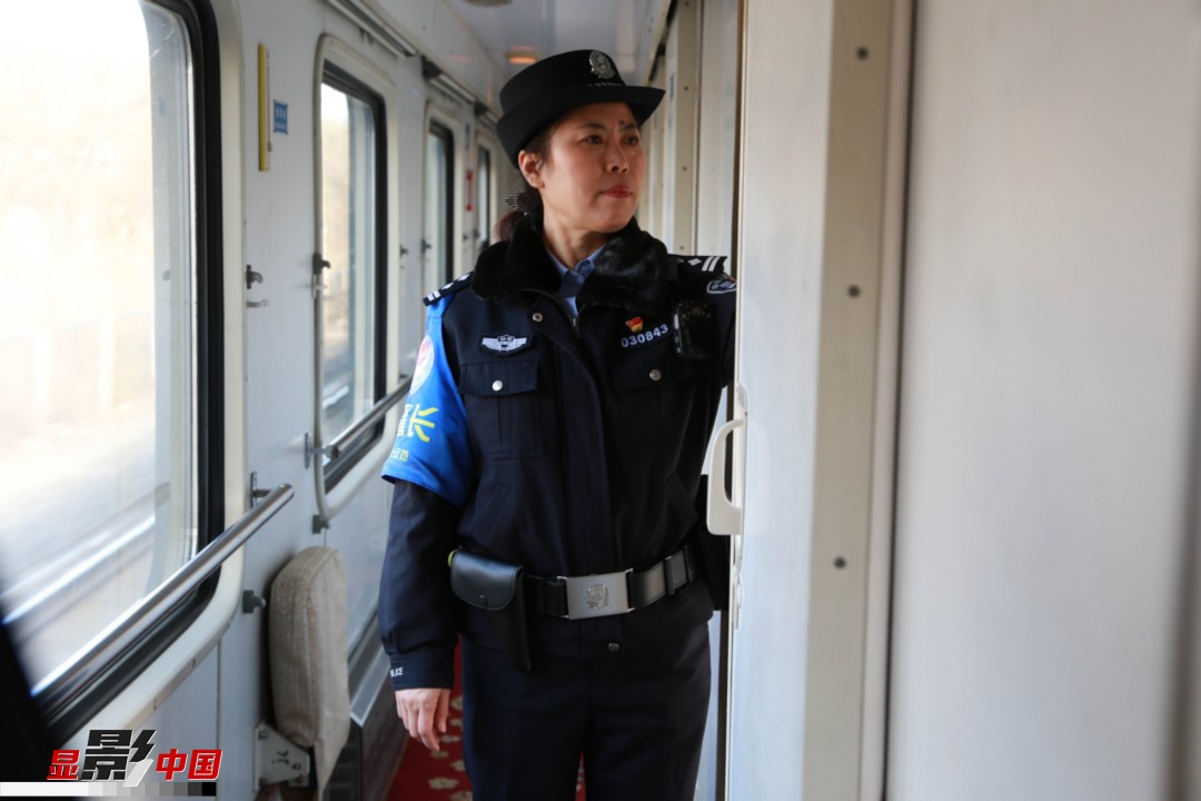 「显影中国」神枪手女乘警的最后一班春运岗