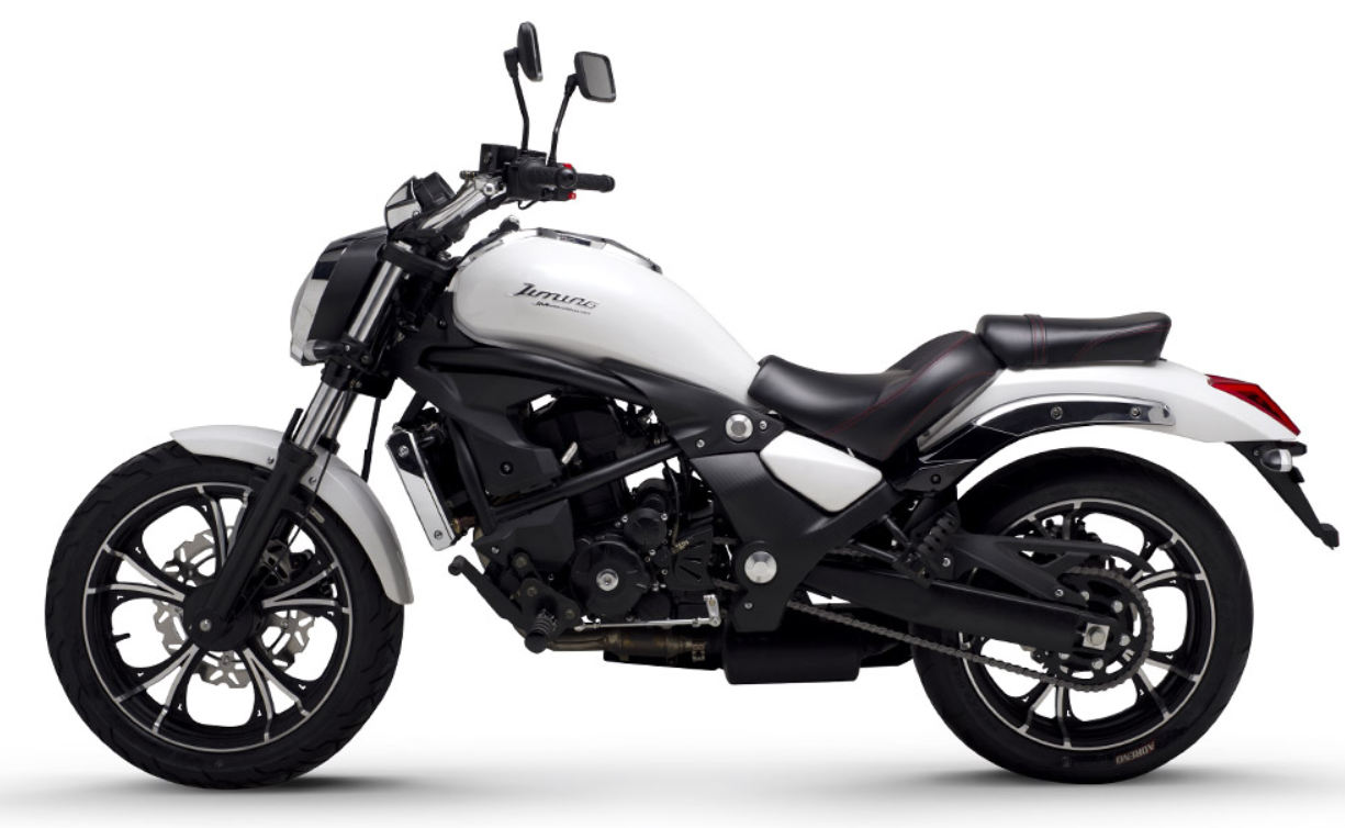 这辆车很符合我的审美观,我和很多爱好者一样,也是外貌党,买摩托的话