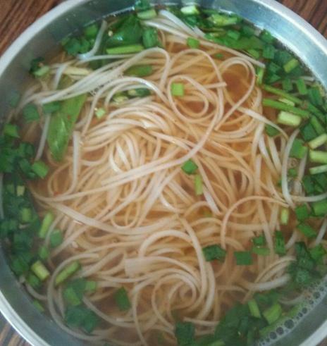 清汤素面,教你做出美味"汤头",既吃面又喝汤,天冷吃暖心暖胃