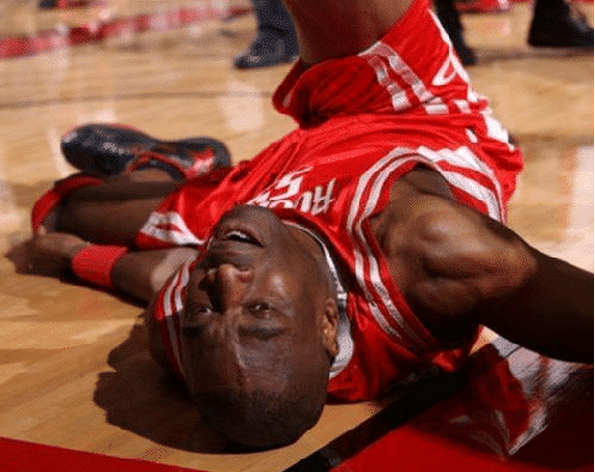 你见过最让你心生悲凉的nba图片是哪一张?邓肯怒拍地板