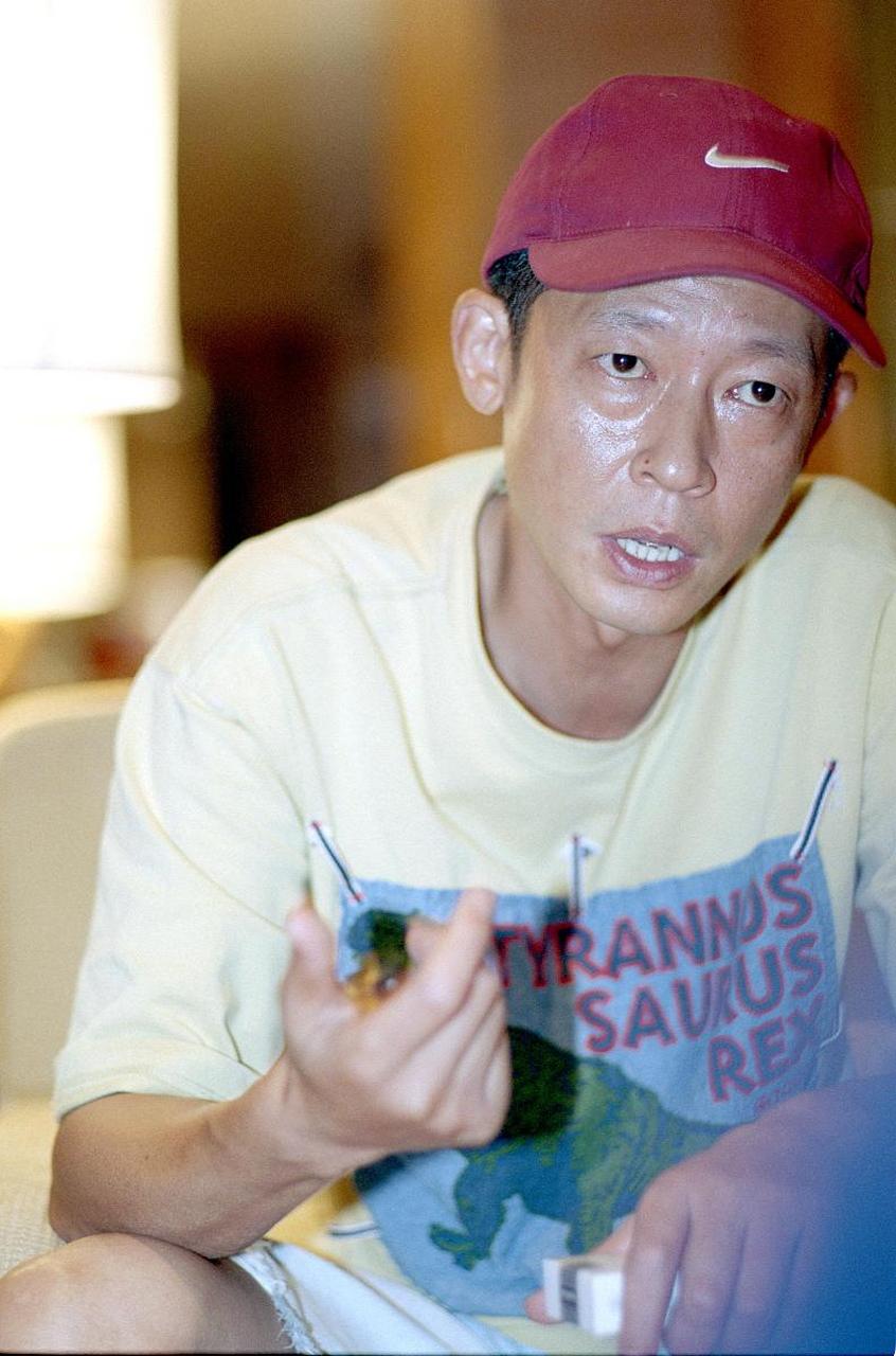 王志文有这样一段台词:"会送礼,会求人的人,改变命运都非常简单,什么