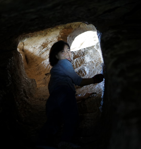 济南南部这处令人称绝的山洞,要爬上去光靠勇气是不够的!