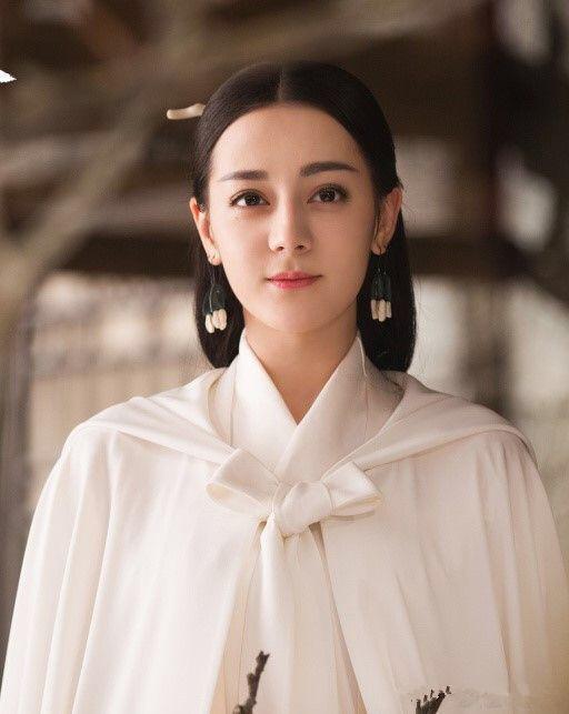 影视剧中穿银白色古装的10位女星:热巴成熟,赵丽颖杨幂太美了!