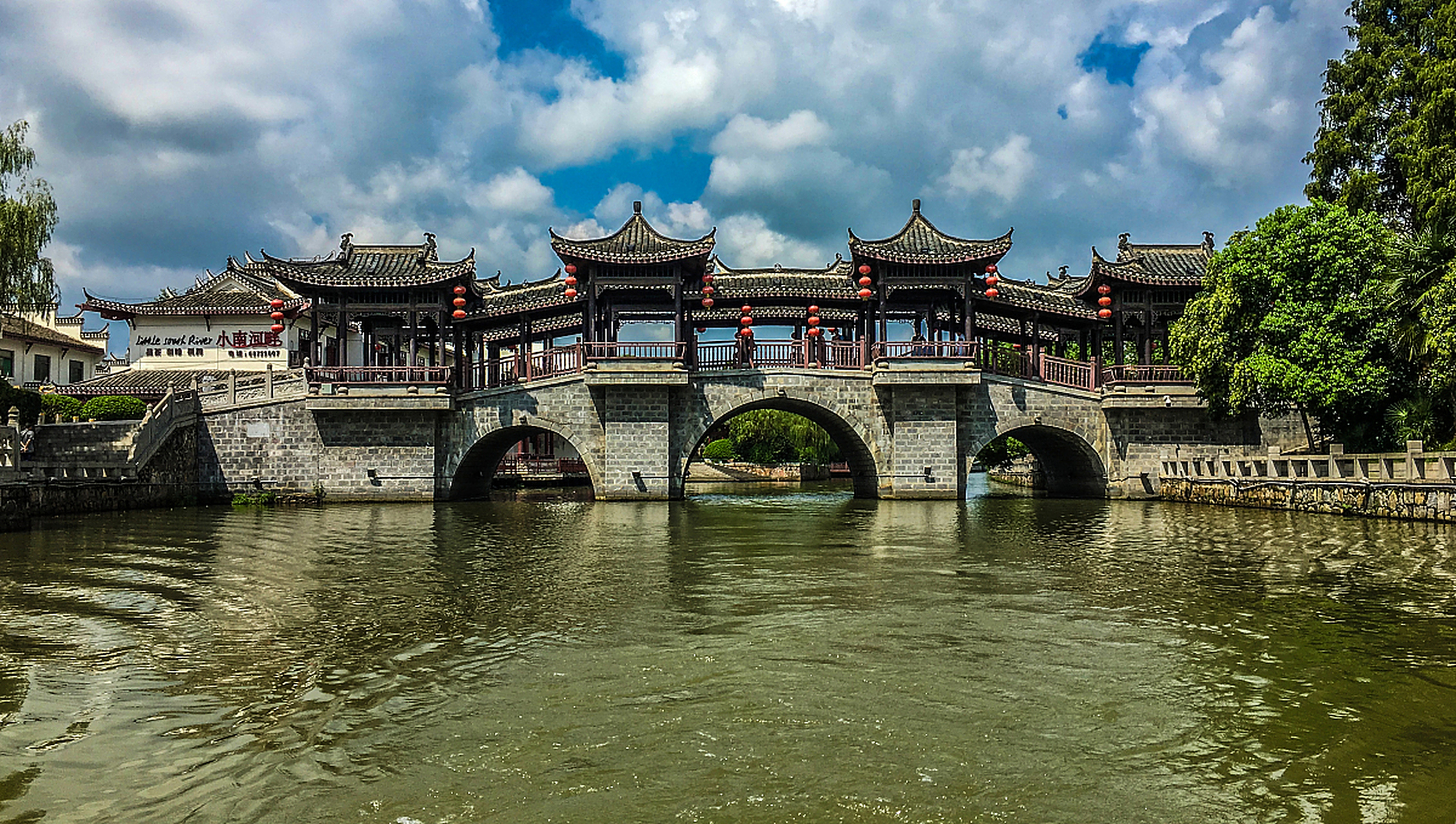 三河古镇位于中国安徽省合肥市,是一座著名的aaaaa级景区,也是合肥市