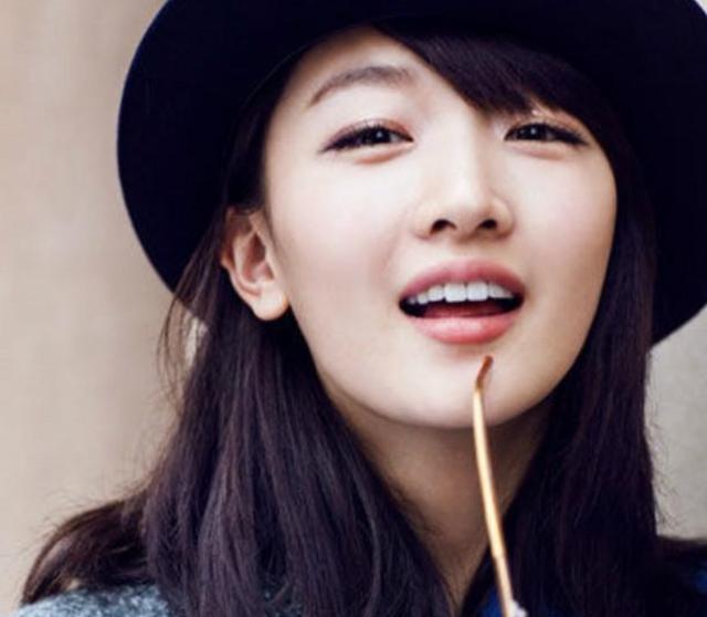 参观周冬雨住的豪宅,如今还跟父母挤在一起,在家几乎不修边幅