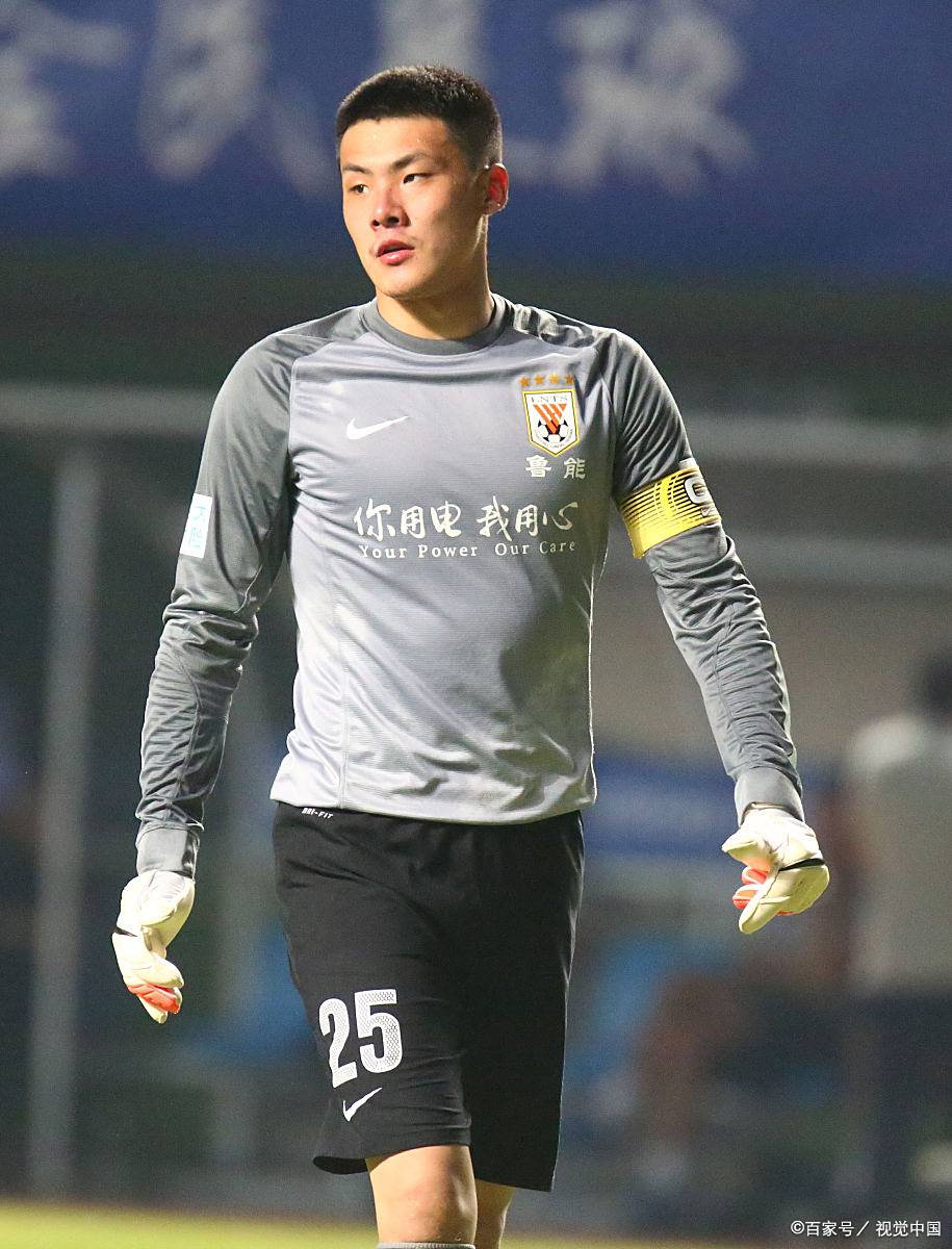 王大雷,让球迷又爱又恨的麒麟臂大侠,球迷喜欢他的激情!