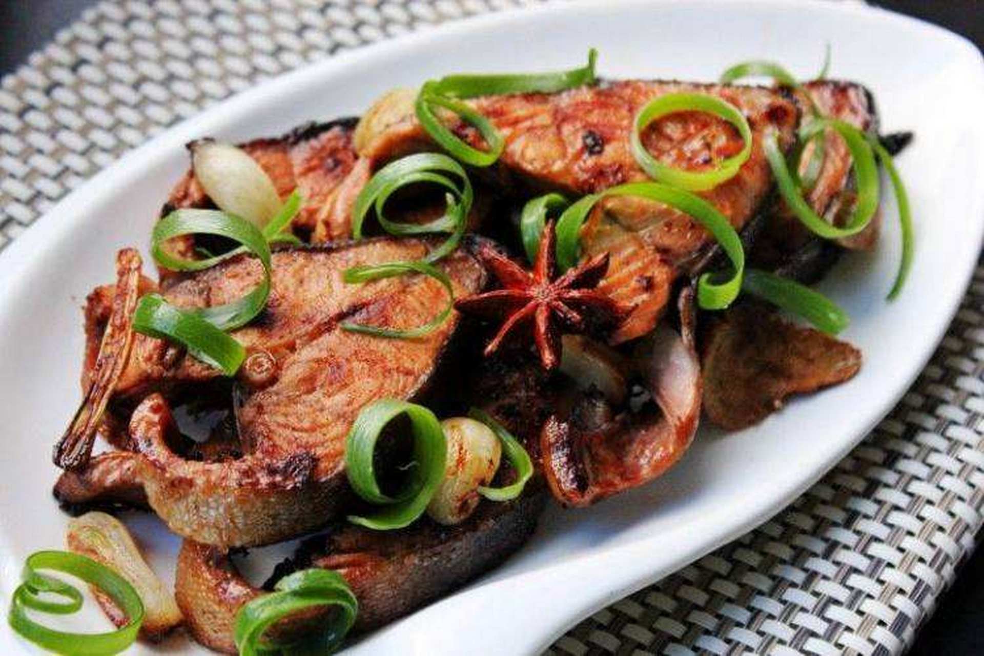 记忆中的年味# 黑龙江大马哈鱼:黑龙江的年夜饭桌上,它的身影必不可