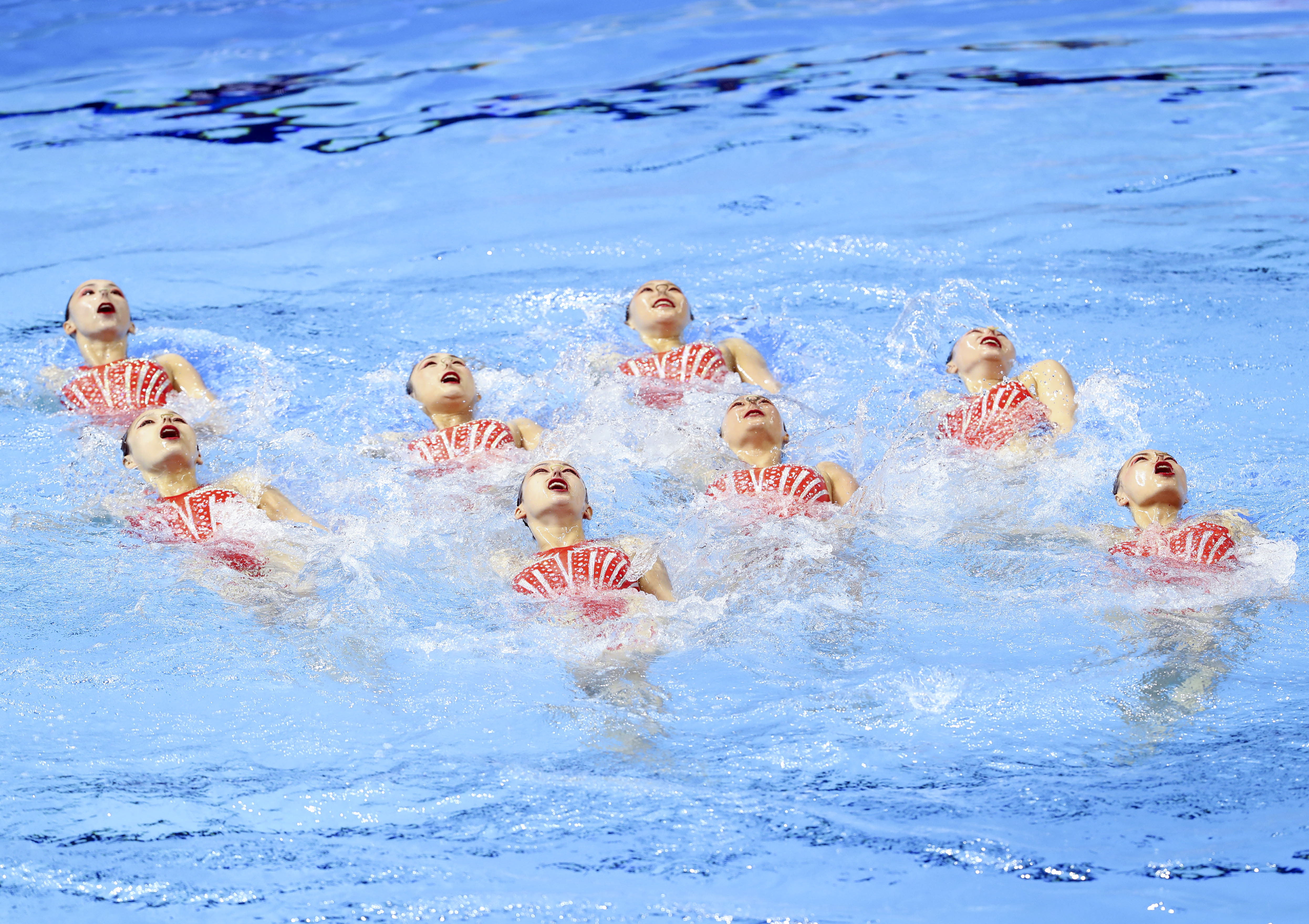花样游泳——女子集体技术自选决赛:中国摘银