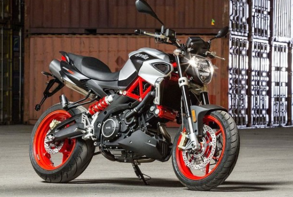 阿普利亚旗下首款750cc街车,如今更新为900cc,你猜到谁了吗?