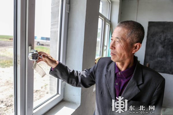 【教育乡村行】安达奎星小学教师董长峰:38年坚守乡村三尺讲台