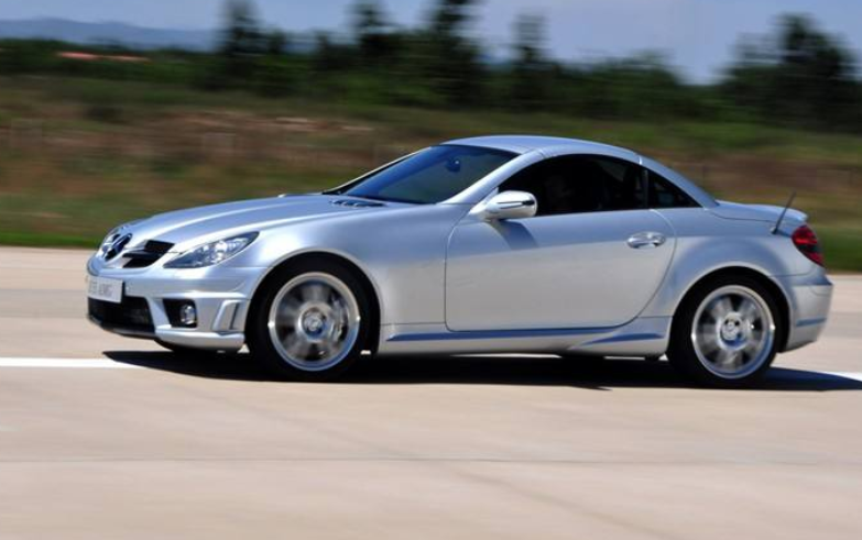 汽车:梅赛德斯slk 55 amg,这是一款小巧灵活的敞篷跑车!