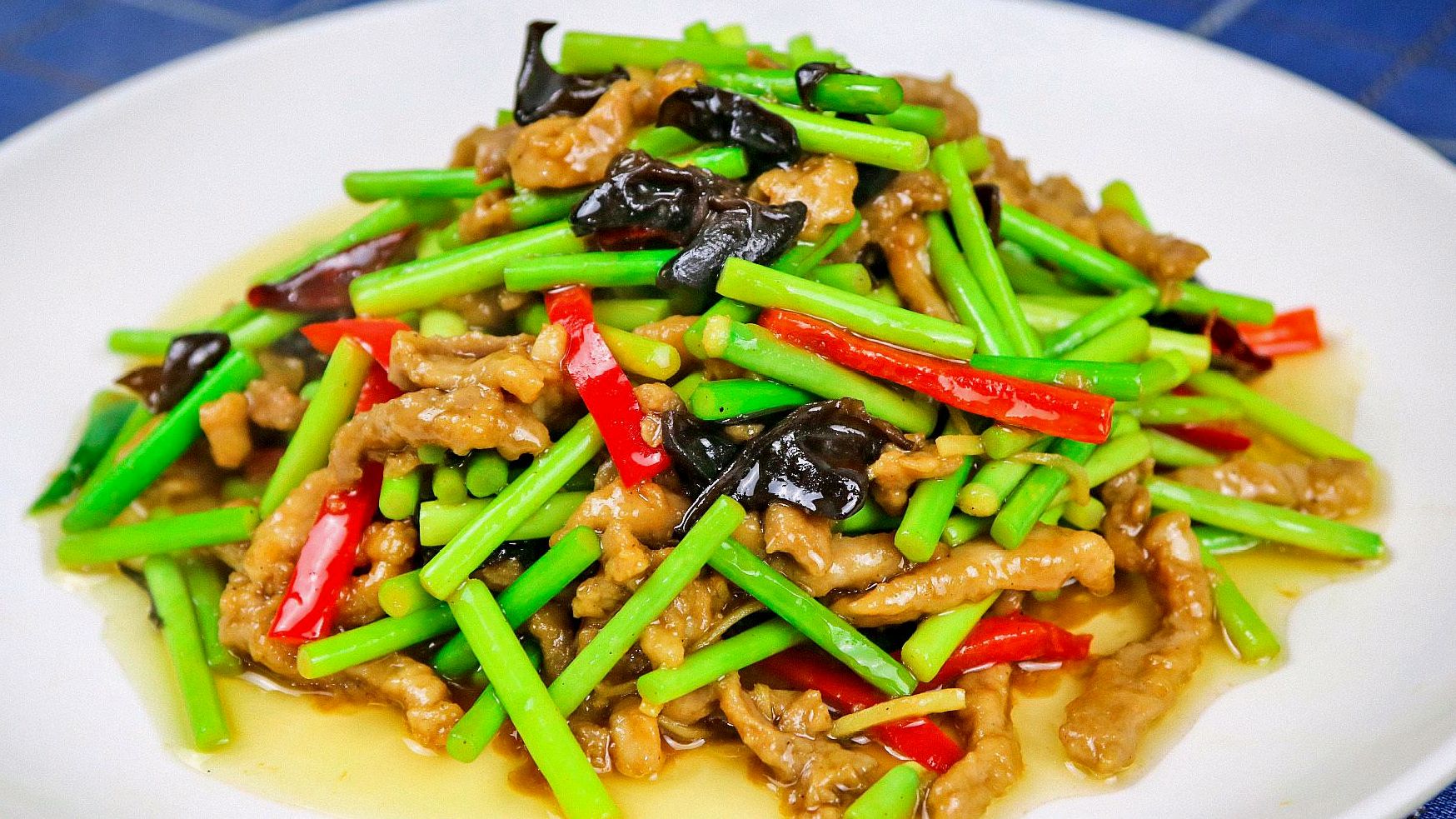 蒜苔炒肉丝,多做这一步,老人小孩都爱吃