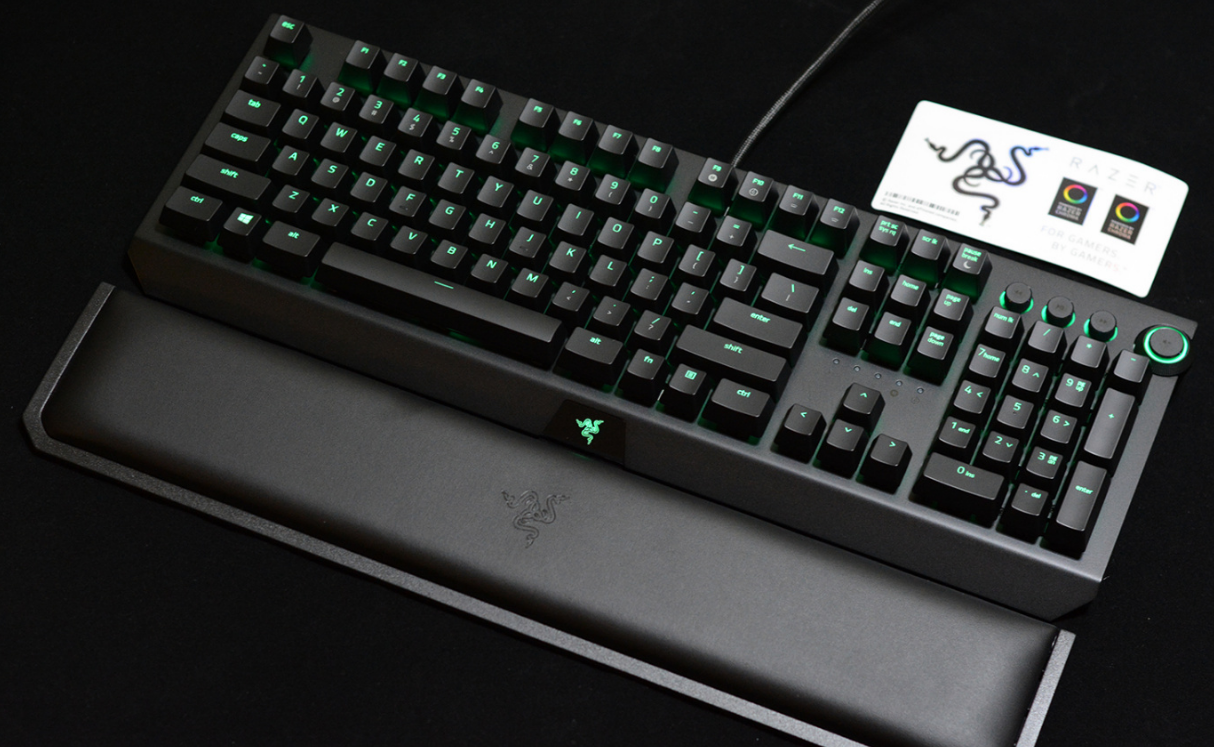 雷蛇黑寡妇精英版评测:采用了雷蛇黄轴,灯光和手感兼顾!