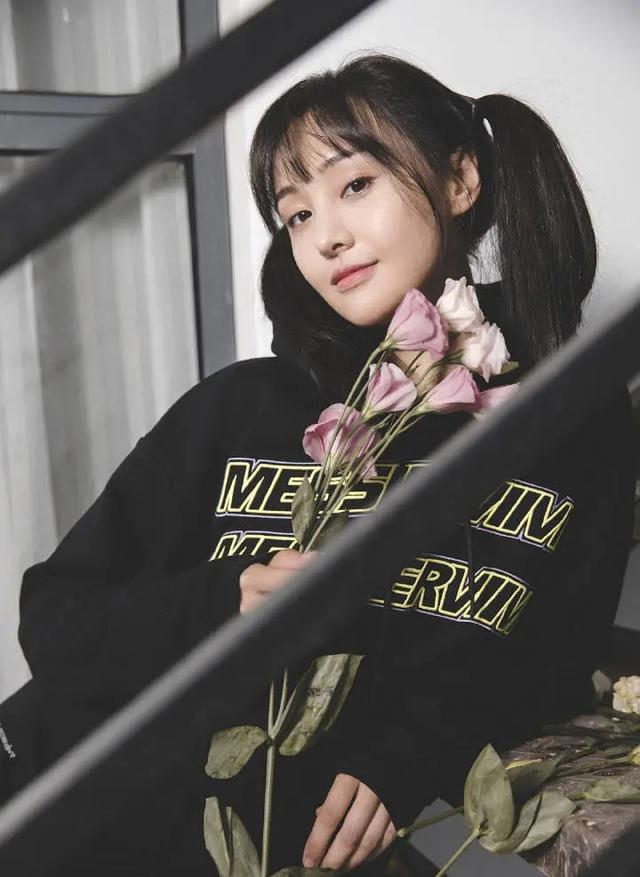 郑爽被男友黑脸对待,爸爸直言很生气,但两人经济上早已密不可分