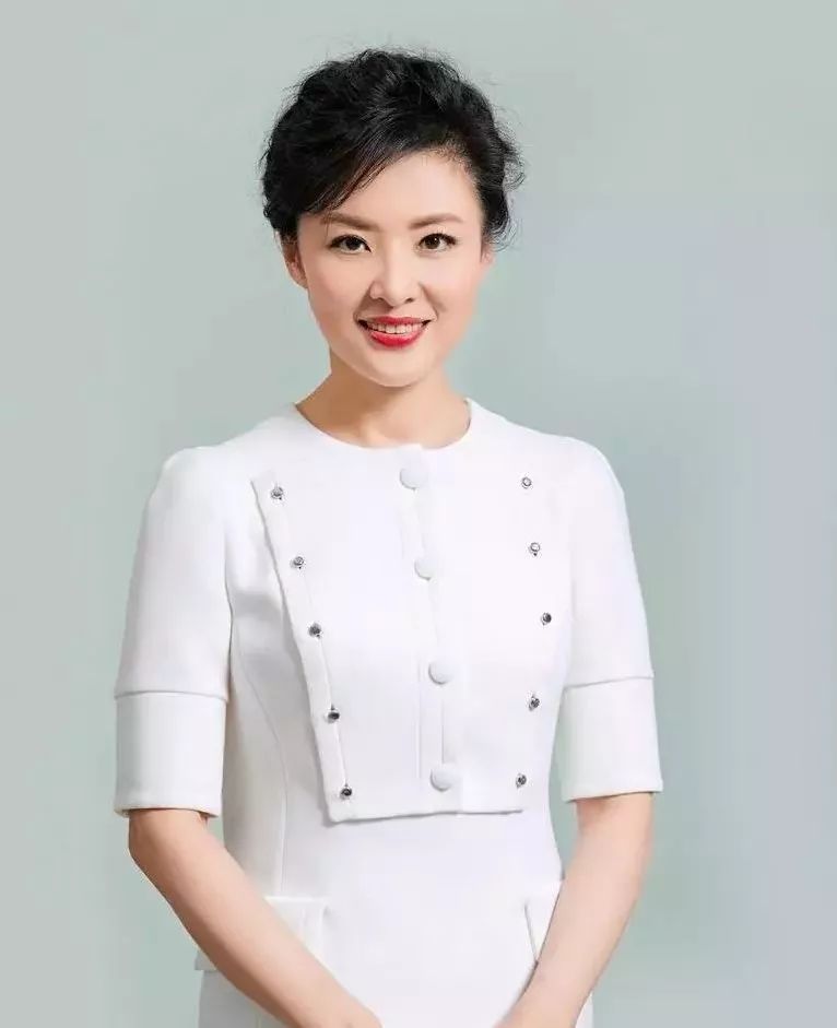 周涛女儿近照曝光,长相却惹争议,网友:难怪迟迟不愿公开