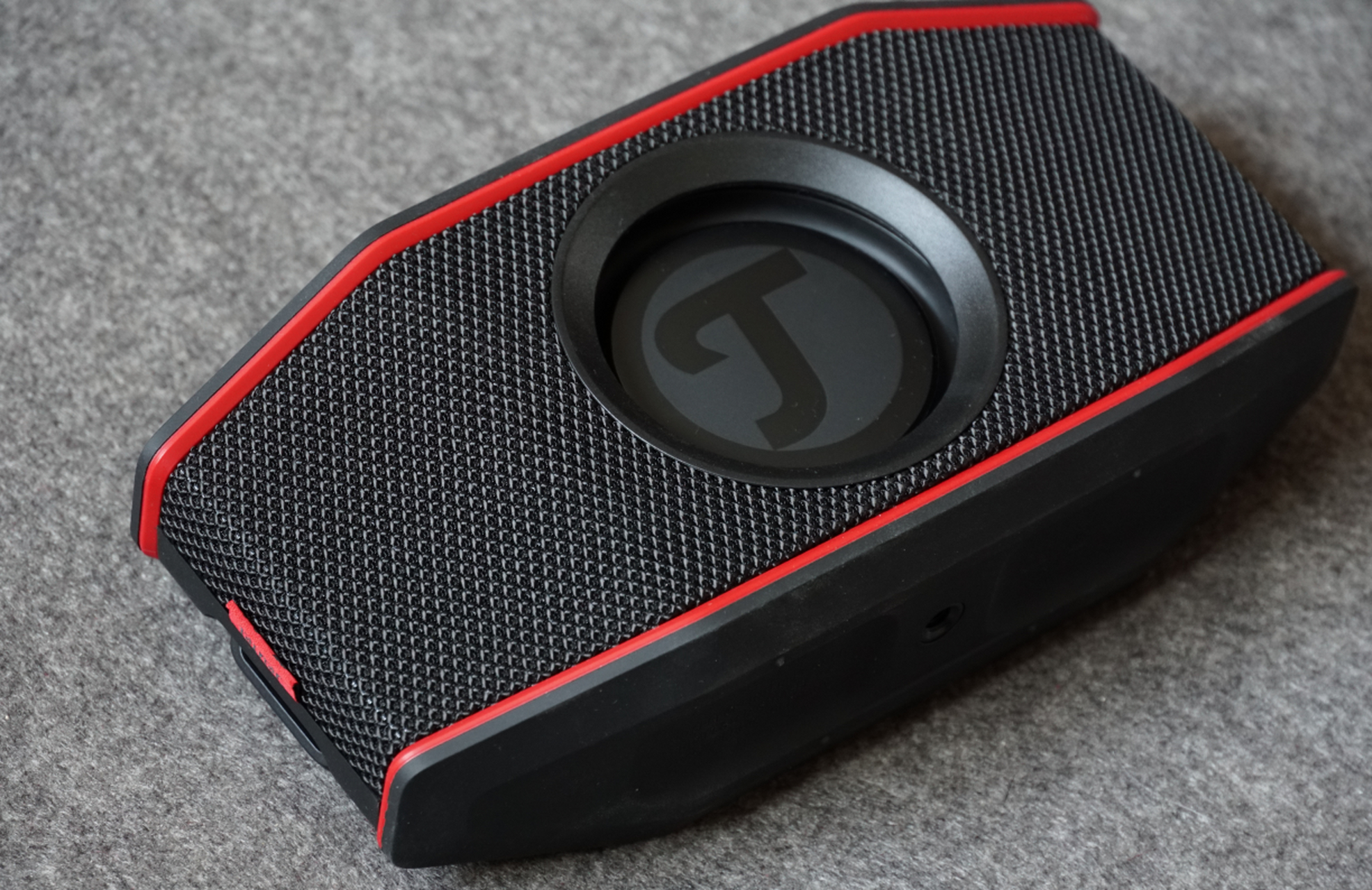 可手持的"较大"型德国teufel/德斐尔rockstergo无线音箱,售价759(高达