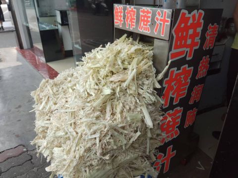 提防不良商家 鲜榨甘蔗汁有猫腻