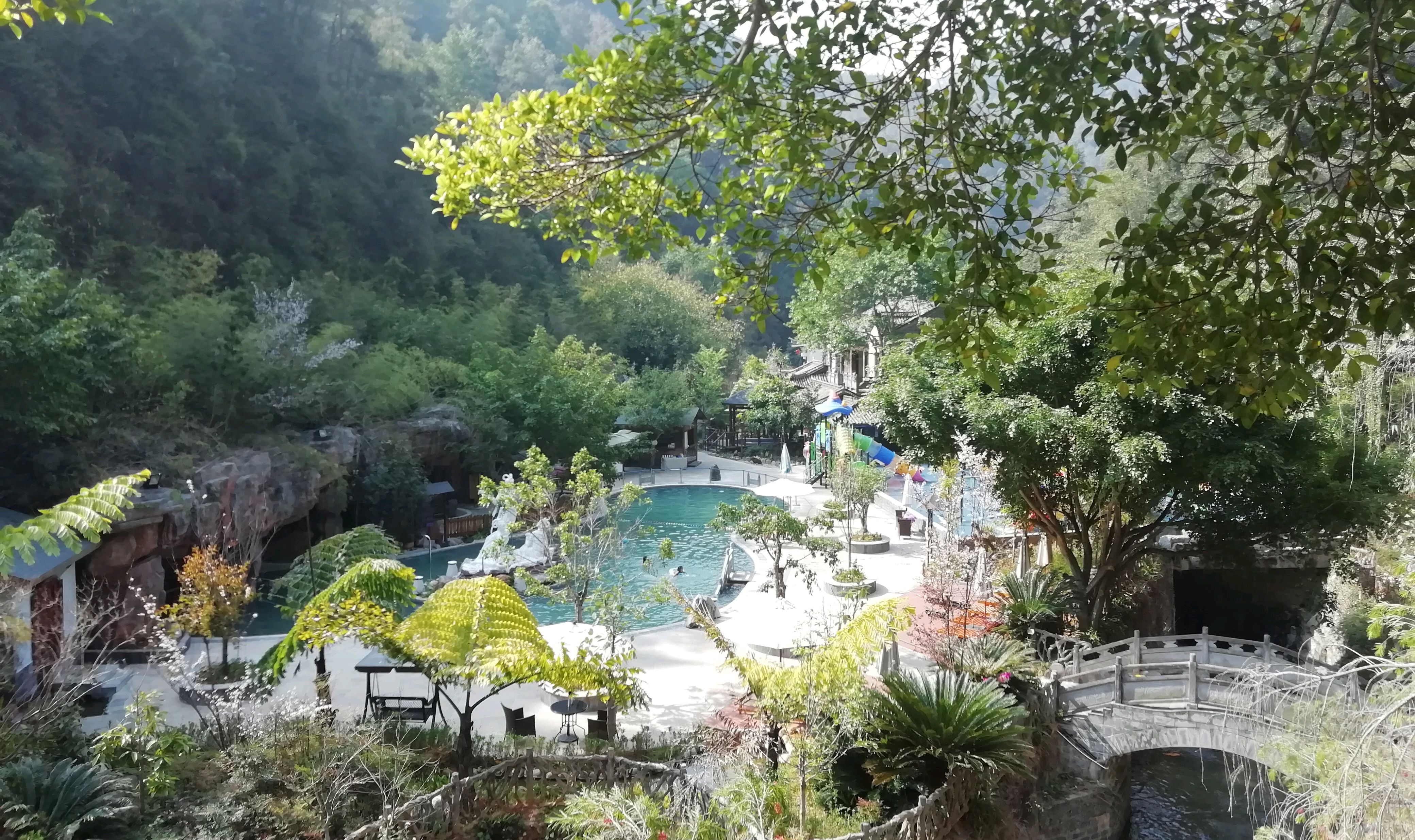 热海两个出名的温泉池之一美女池!就在景区旁边,私密性不太好