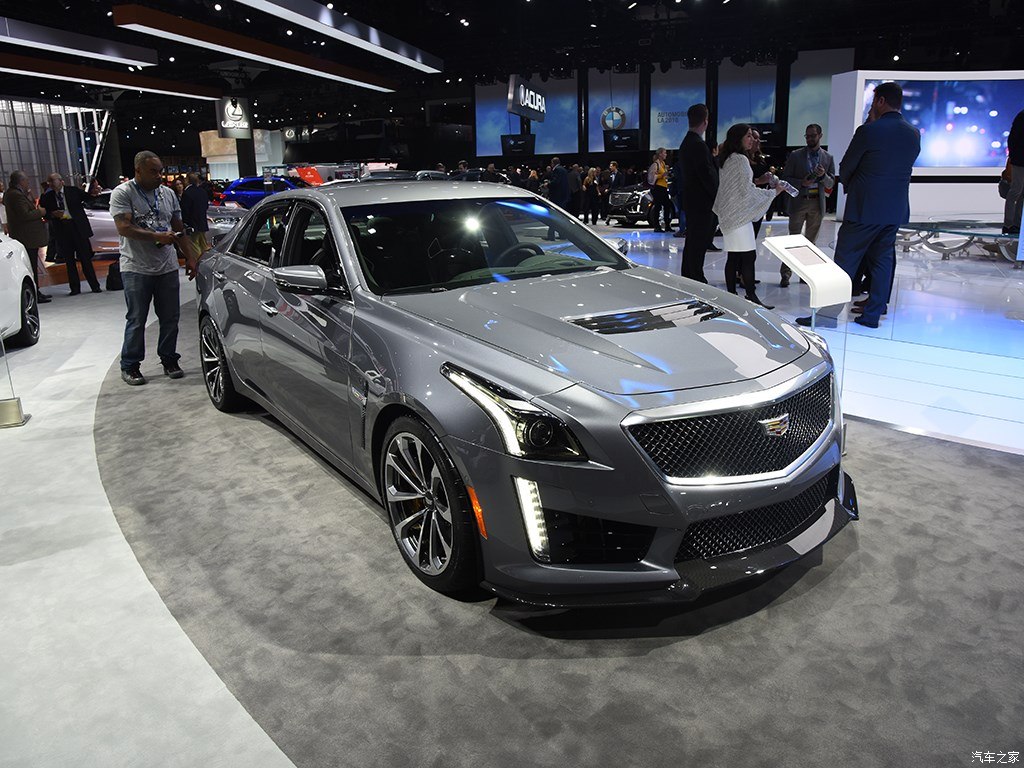 汽车前脸的设计上,采用了传统的设计理念,整个前脸看起来大气十足.