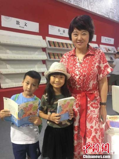 著名作家周晓枫首部童话《小翅膀》出版