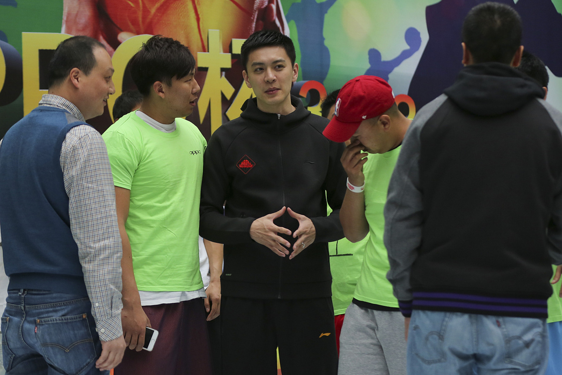 杨鸣做客直播间时的一句玩笑话可能就是答案!