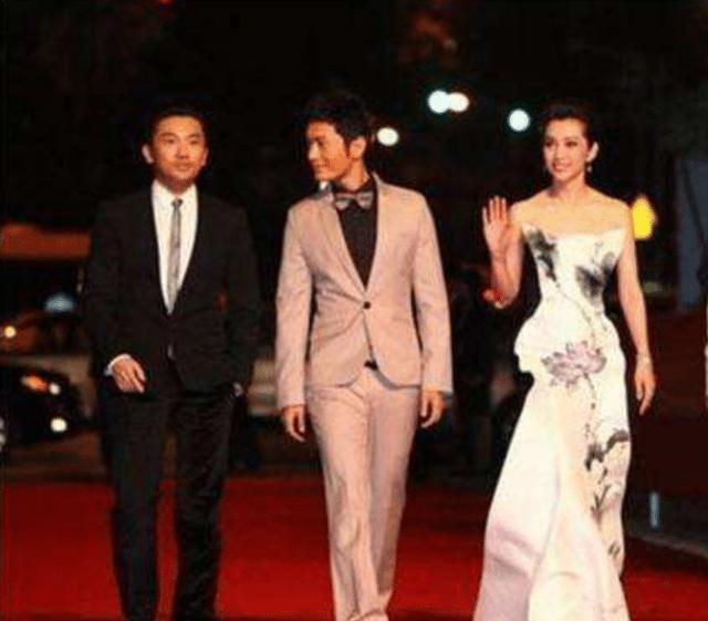 黄晓明与苏有朋同框,身高成了"硬伤"网友:跟脖子有关?