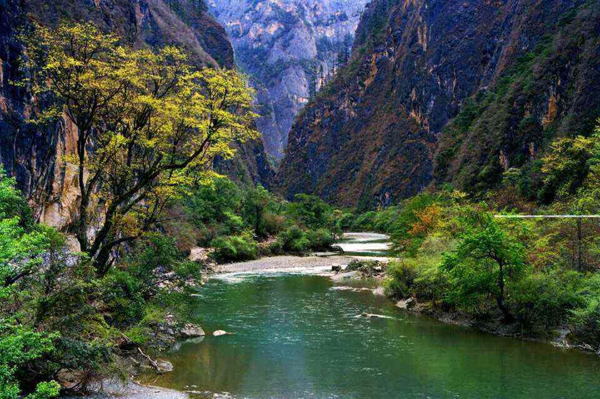 万物皆可云##五一旅游攻略# 香格里拉大峡谷,位于横断山脉的褶皱纱Ζ