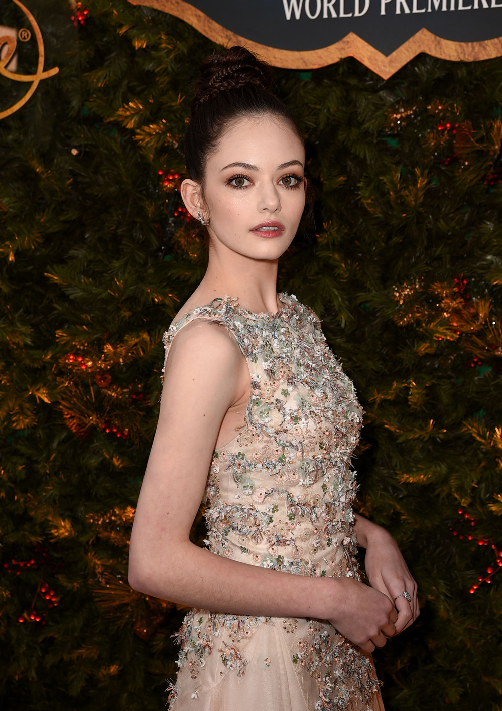 麦肯芝·弗依出席首映礼,一身粉裙美如仙女,网友:从小美到大呀