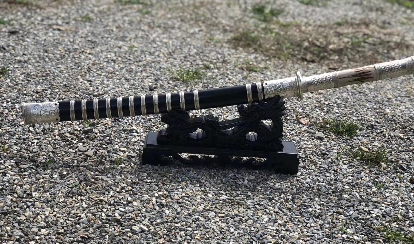 手工刀,全长90公分,刃长60公分,刀宽至3.