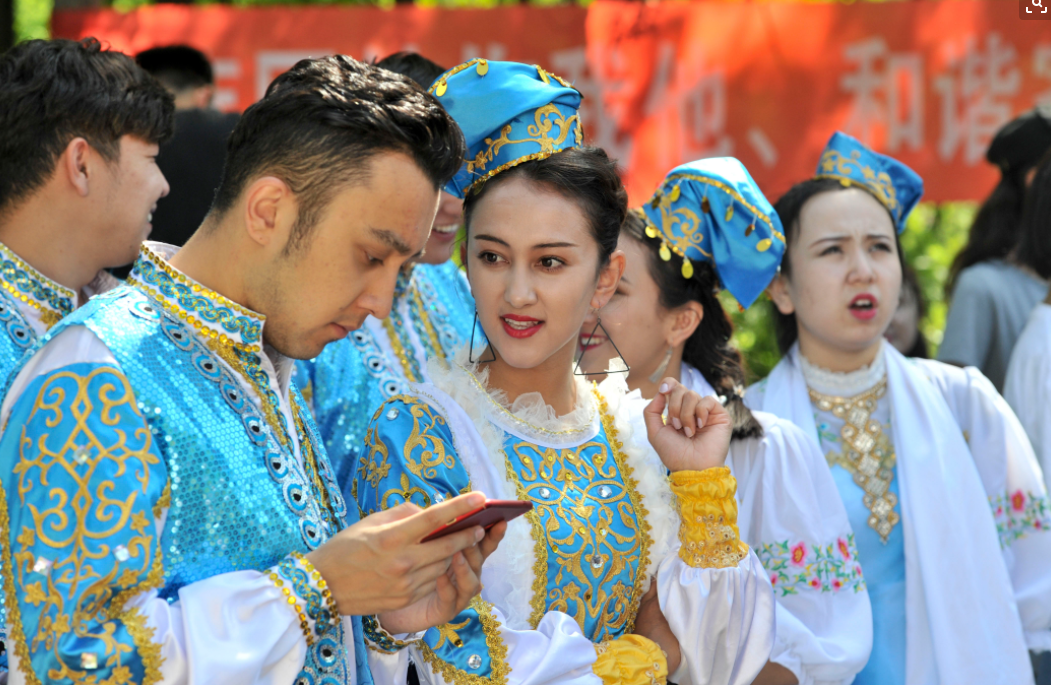 塔塔尔族:新郎要先"嫁"出去,才可以把新娘"娶"回来