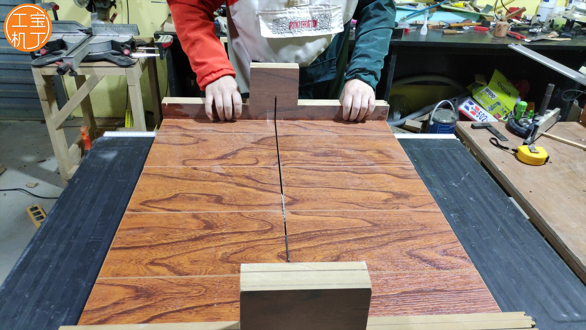 不过强化地板的推板太笨重了,这次小丁重新自制了一个小巧型推板,可以