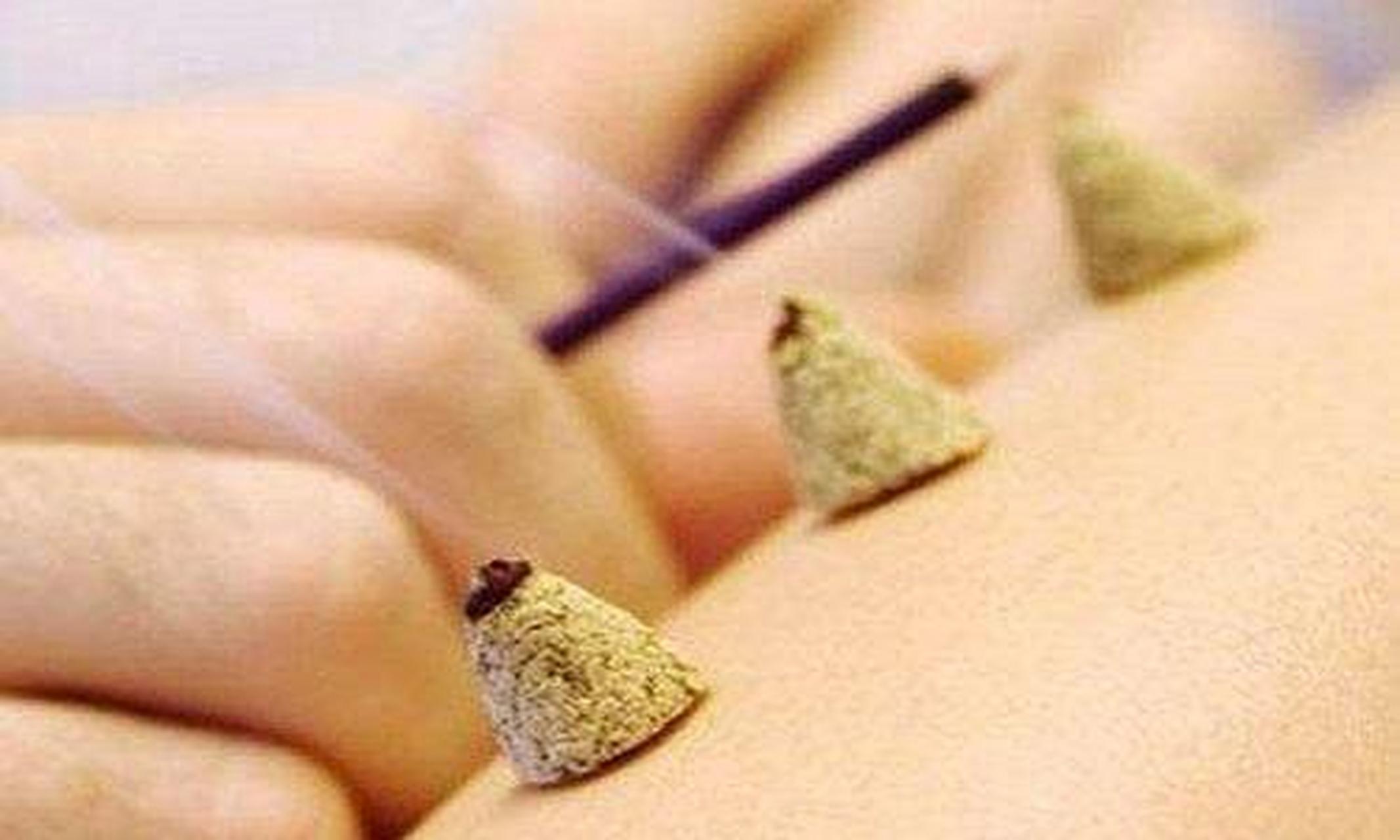 #科普知识竞赛#温和灸属于艾卷灸之悬起灸的一种.是将艾条燃着的一端