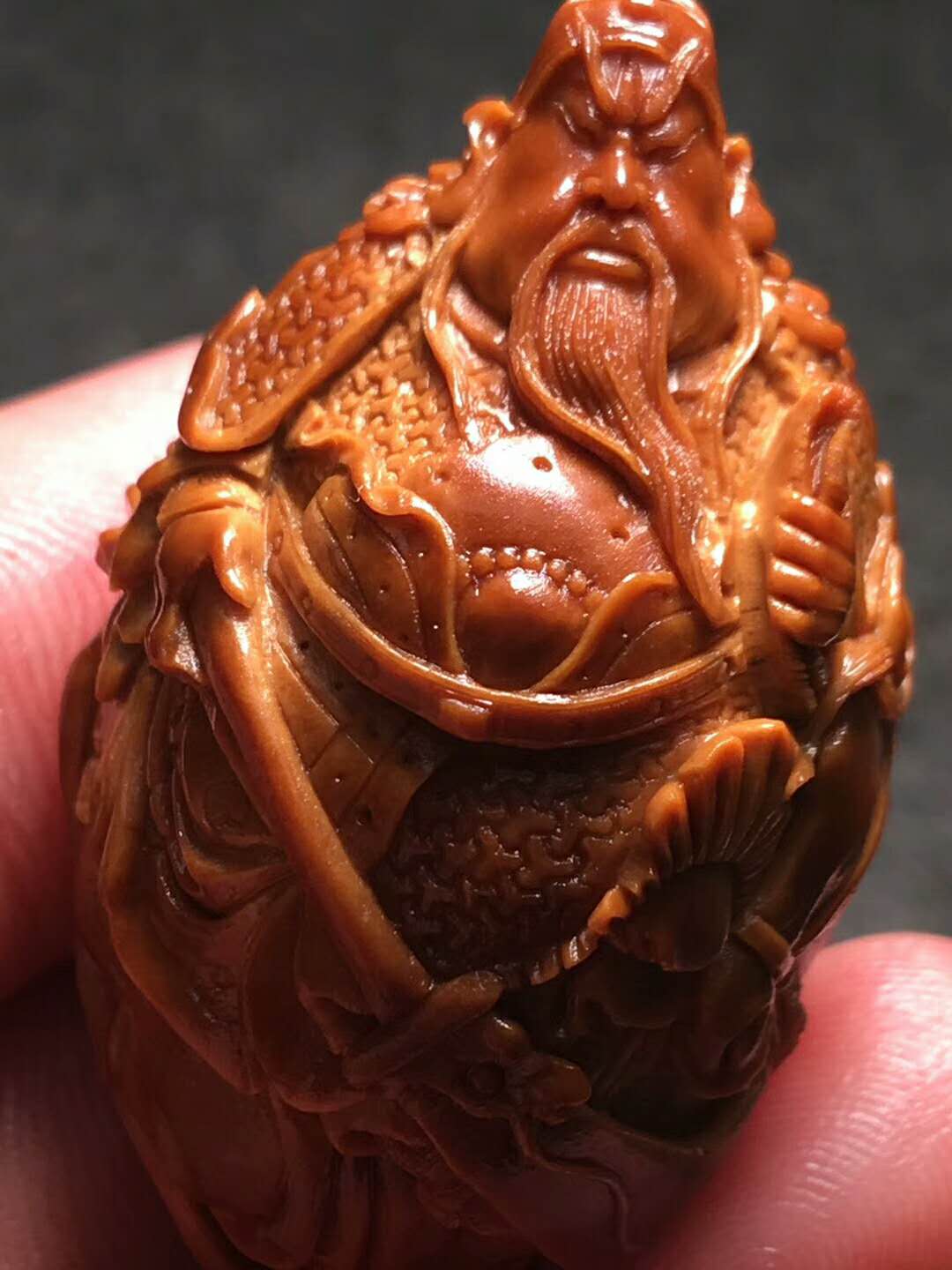 骑马大刀关公核雕单耔,2.52*4.6饱满大核,好核好工,收藏佳作