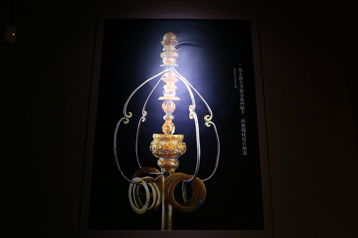 施工队不小心挖出黑洞,却出土了中国的"世界第九大奇迹"!