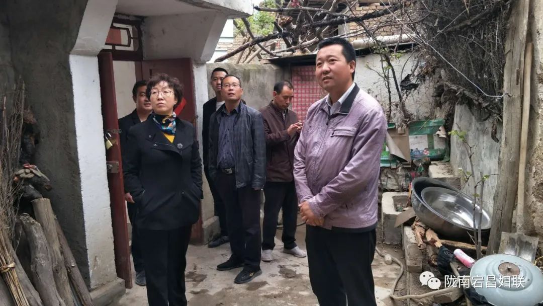 李顺花在两河口镇,沙湾镇调研督导脱贫攻坚工作