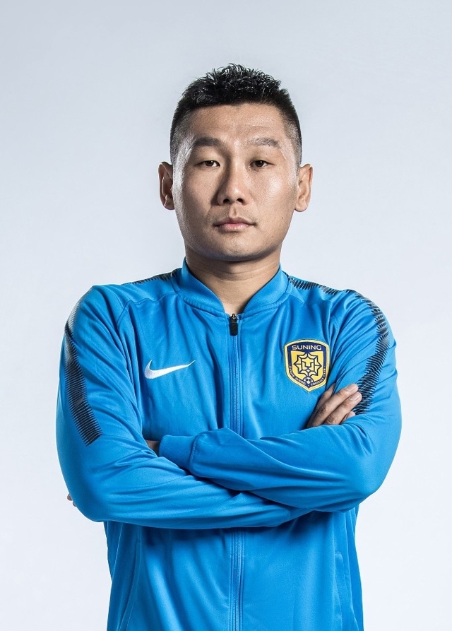 再出发!卡佩罗特谢拉吴曦刘建业领衔2018江苏苏宁中超官方写真